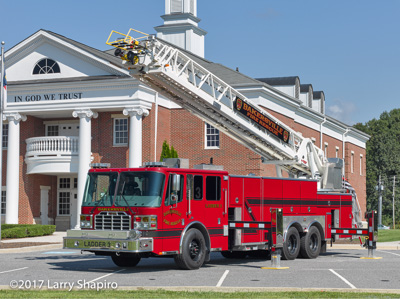 Bakersville NC Fire Department Ferrara Inferno aerial ladder truck shapirophotography.net Larry Shapiro photographer